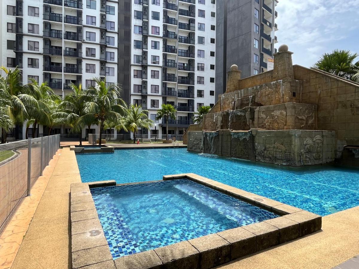 Sg Resort Residence - Beach & Waterpark Kuantan Buitenkant foto