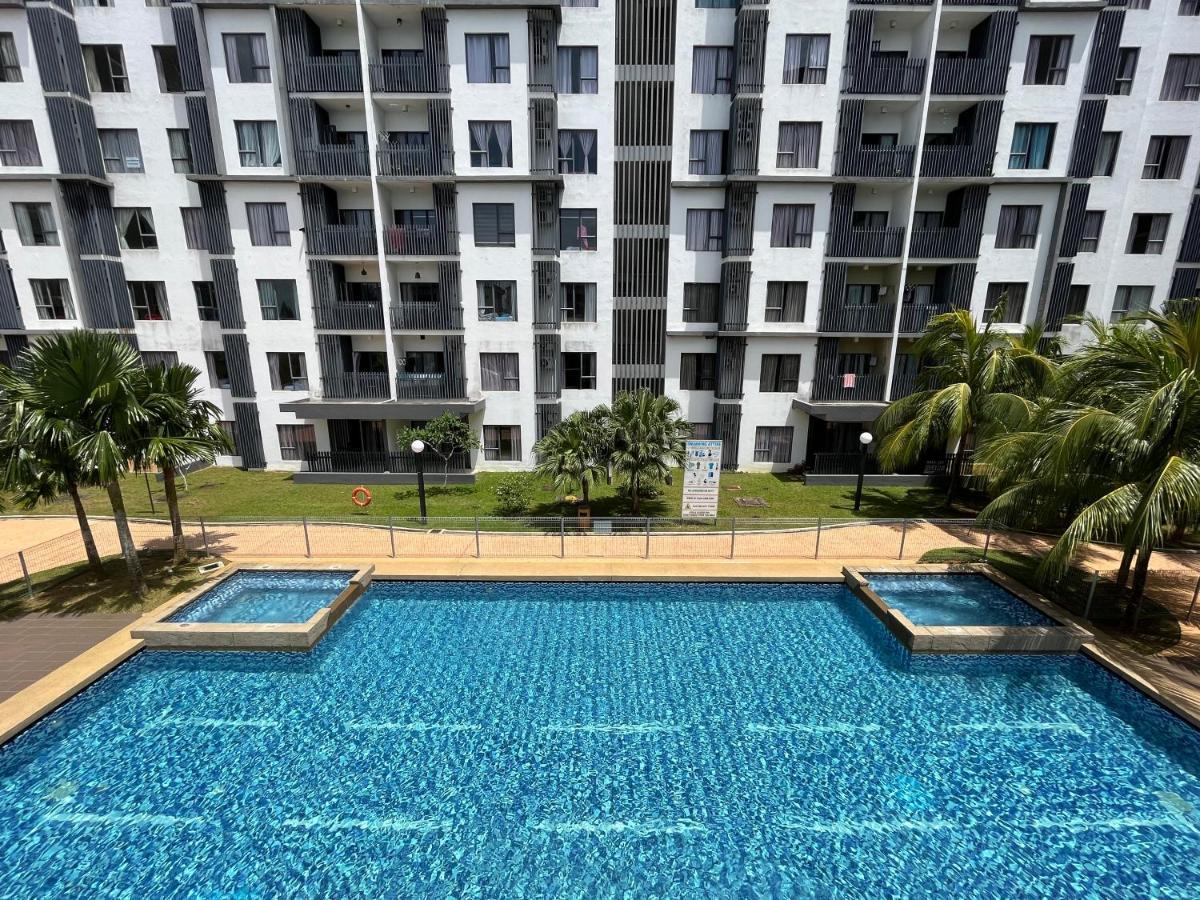 Sg Resort Residence - Beach & Waterpark Kuantan Buitenkant foto